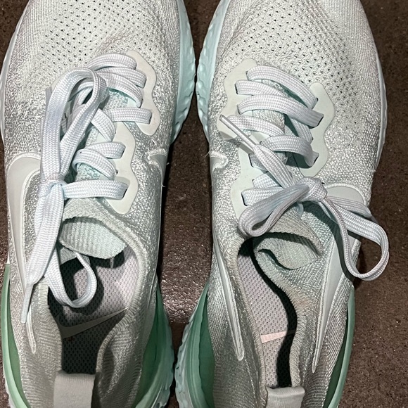 Nike - Picture 4 of 9